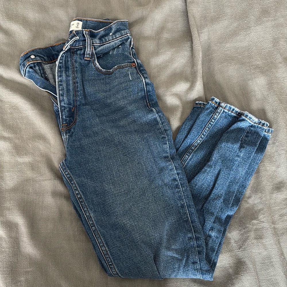 ABRECROMBIE JEANS